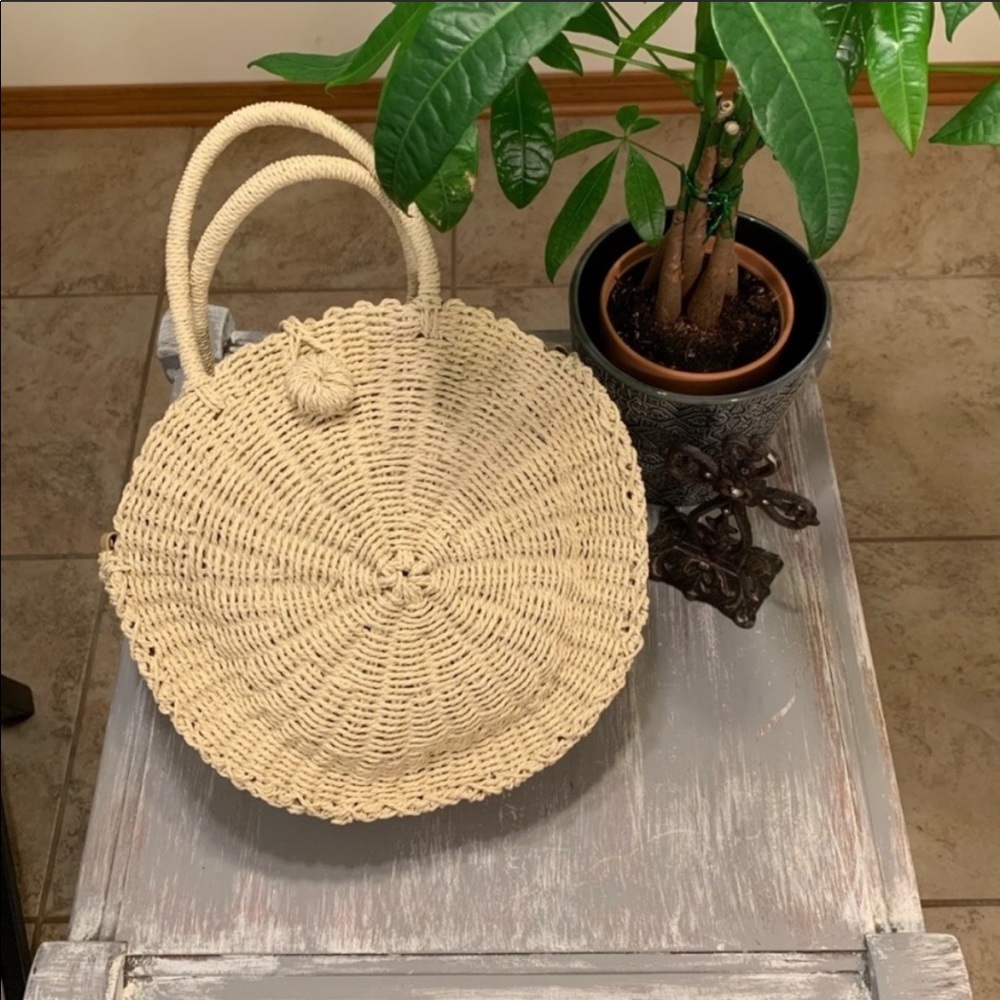 Round Straw Tote
